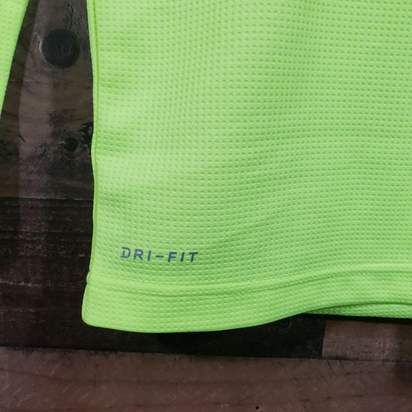 Nike NWT lightweight hooded long sleeve shirt xsma - Picture 3 of 9